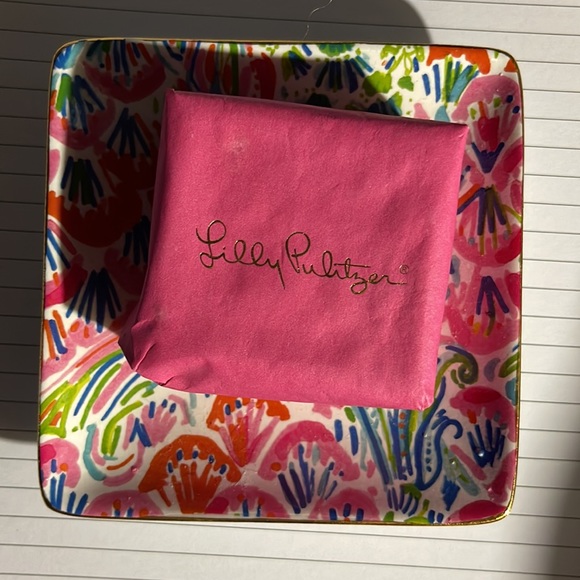 Lilly Pulitzer soap and tray set featured in I’m so hooked Lilly’s jungle soap - Picture 3 of 3